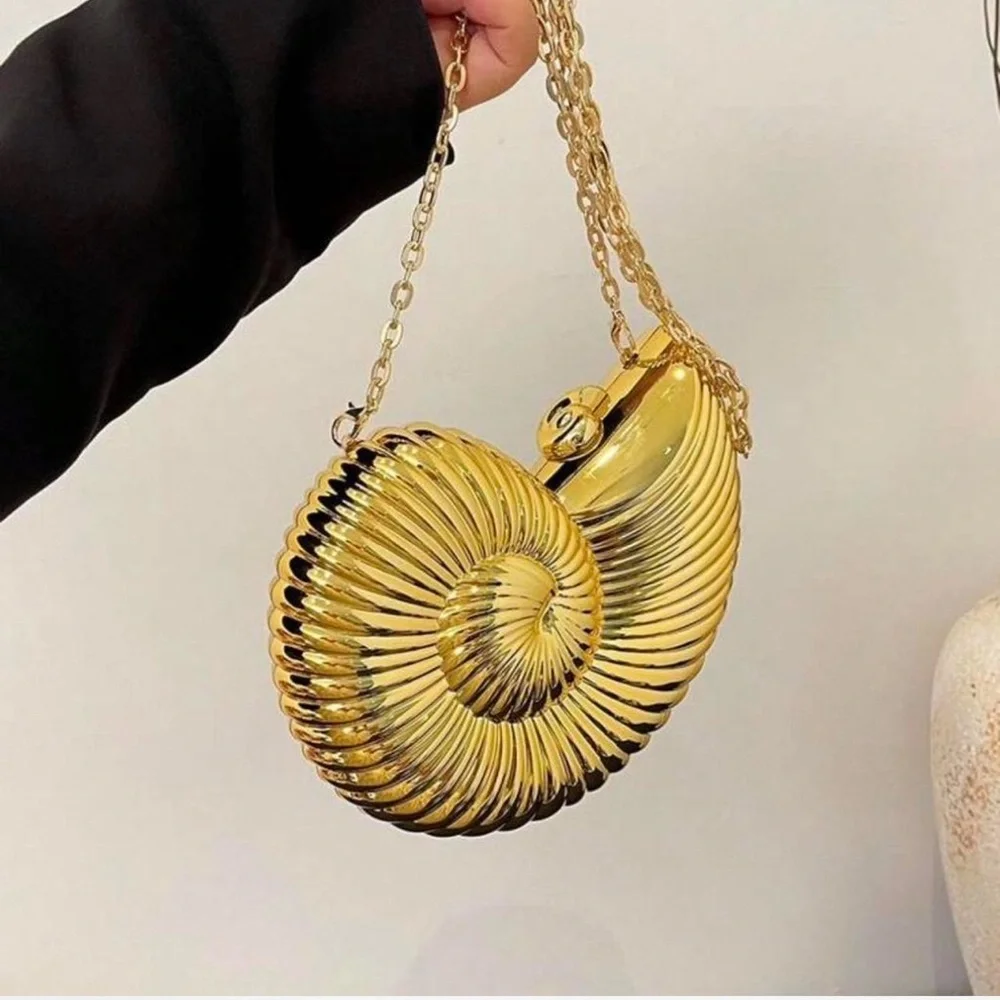 Gold✨💛🐚Shell Clutch - Picture 3 of 3